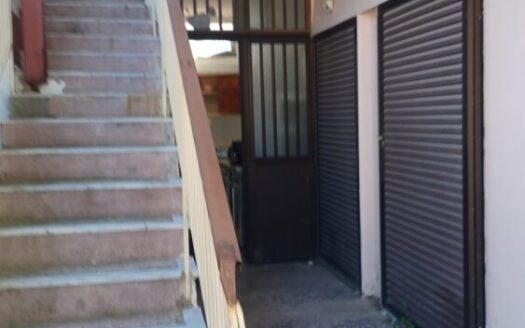 Εξαιρετική Επενδυτική Ευκαιρία στην Ασπροβάλτα – Συγκρότημα 7 Διαμερισμάτων μόλις 150 μ. από τη Θάλασσα